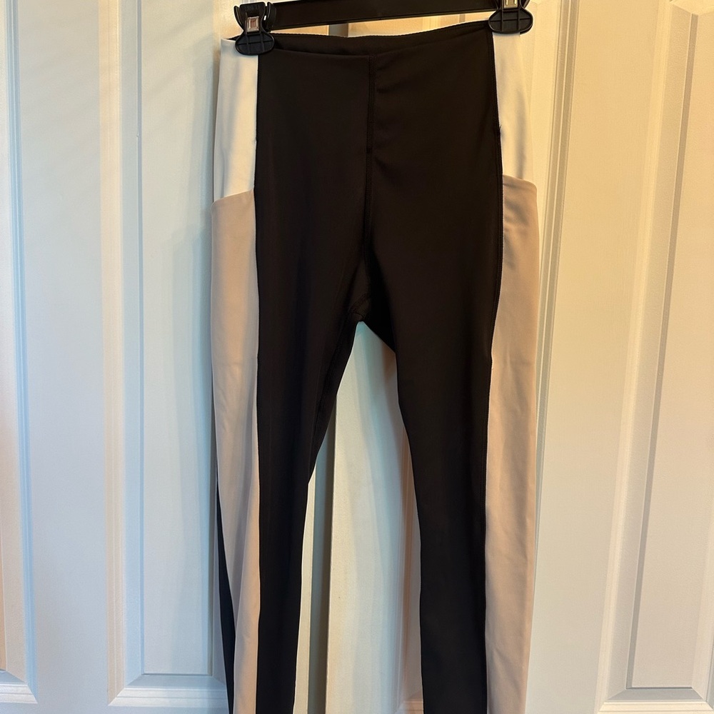 Black and Tan Seamless Leggings with Pockets